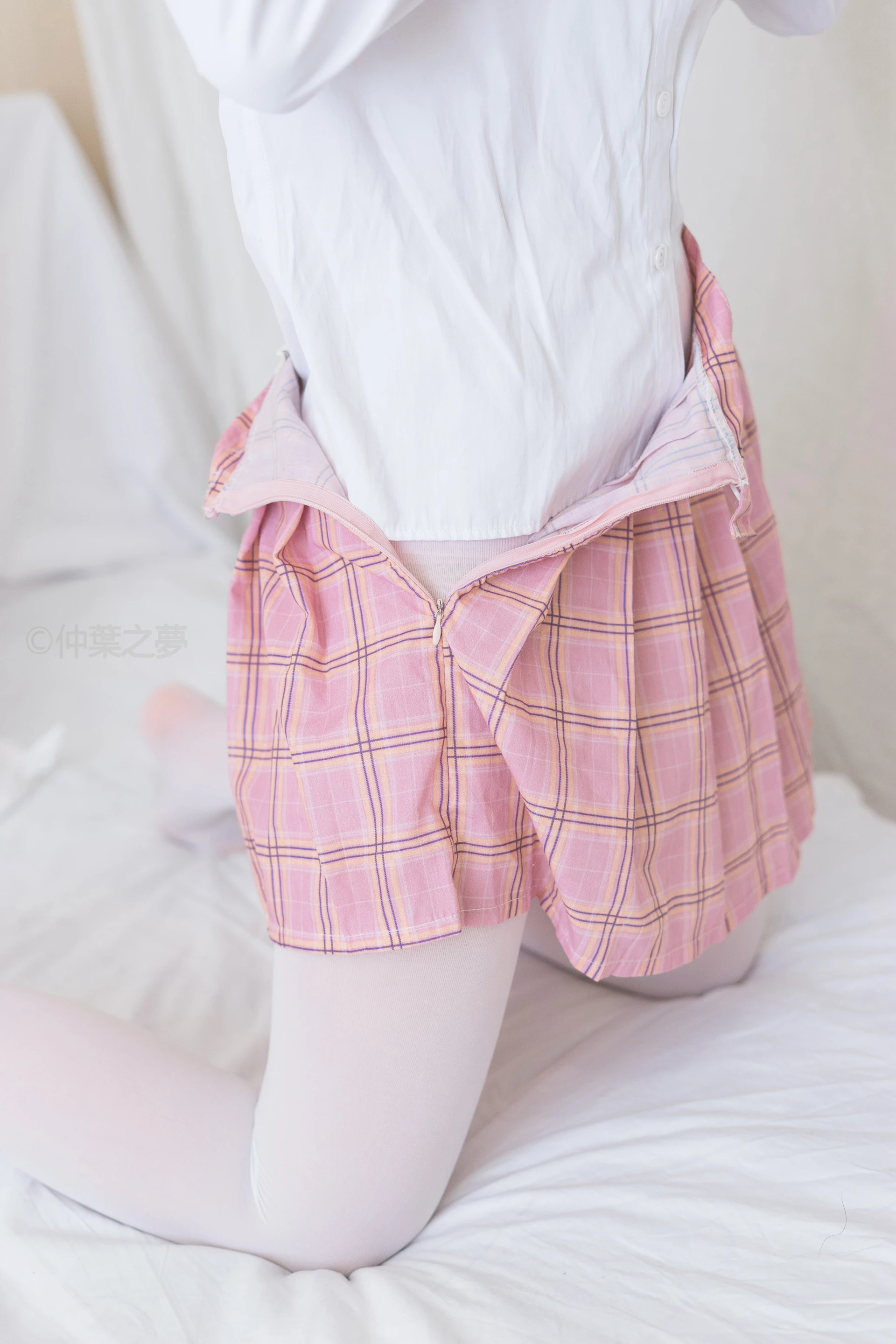 轻兰映画 Grand.007 [128P-696M]白丝, 美腿, 美足, 轻兰映画