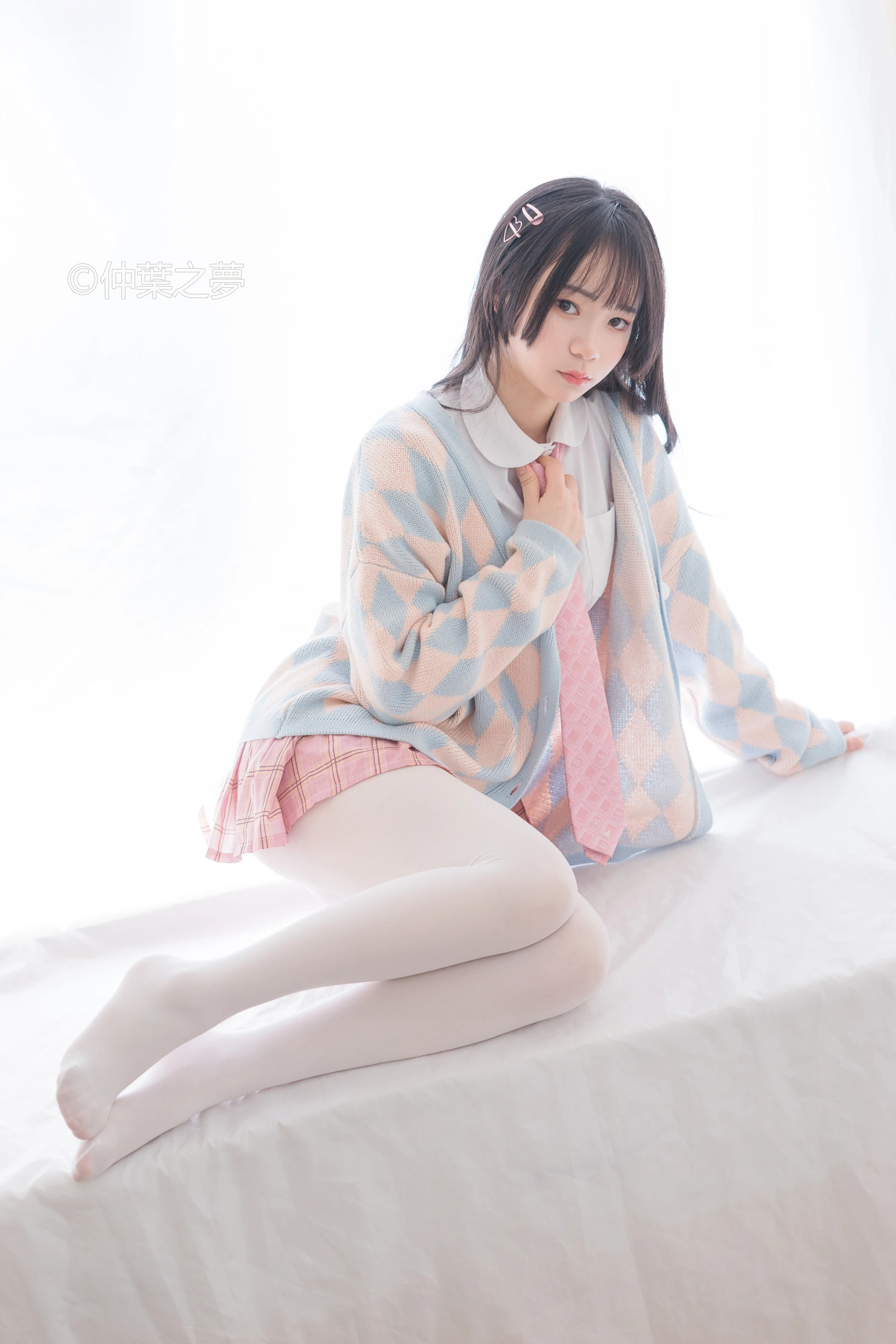 轻兰映画 Grand.007 [128P-696M]白丝, 美腿, 美足, 轻兰映画