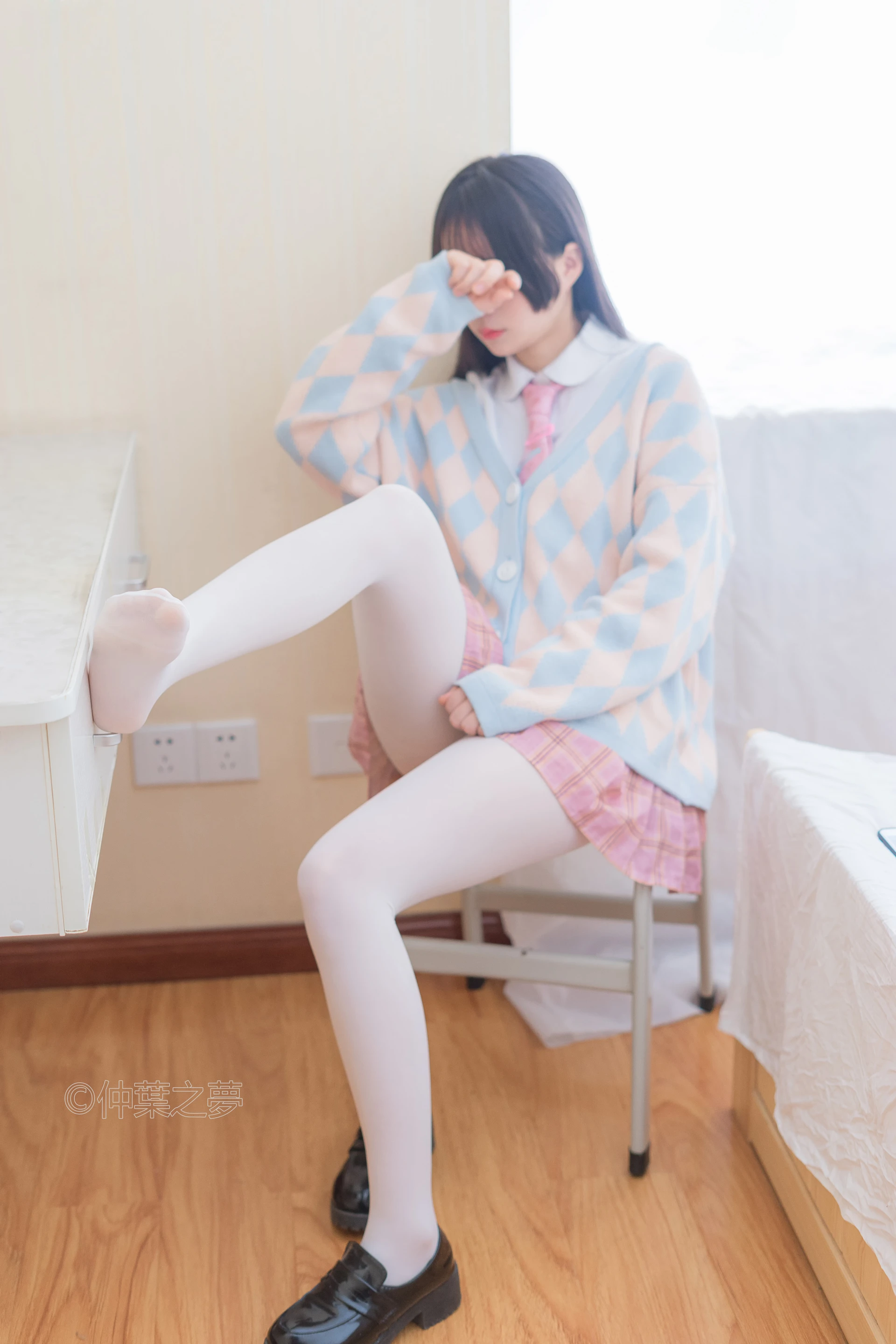 轻兰映画 Grand.007 [128P-696M]白丝, 美腿, 美足, 轻兰映画