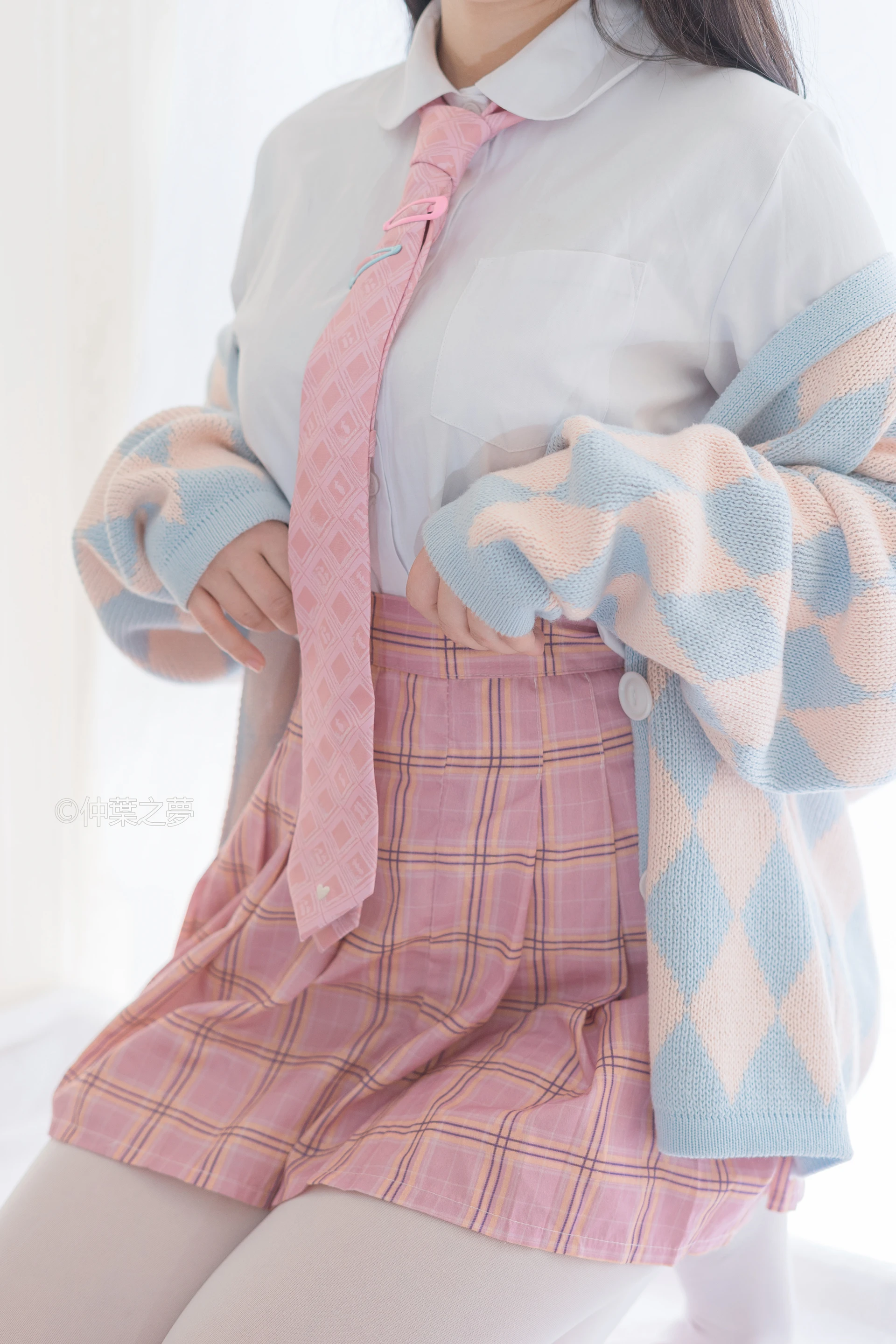 轻兰映画 Grand.007 [128P-696M]白丝, 美腿, 美足, 轻兰映画