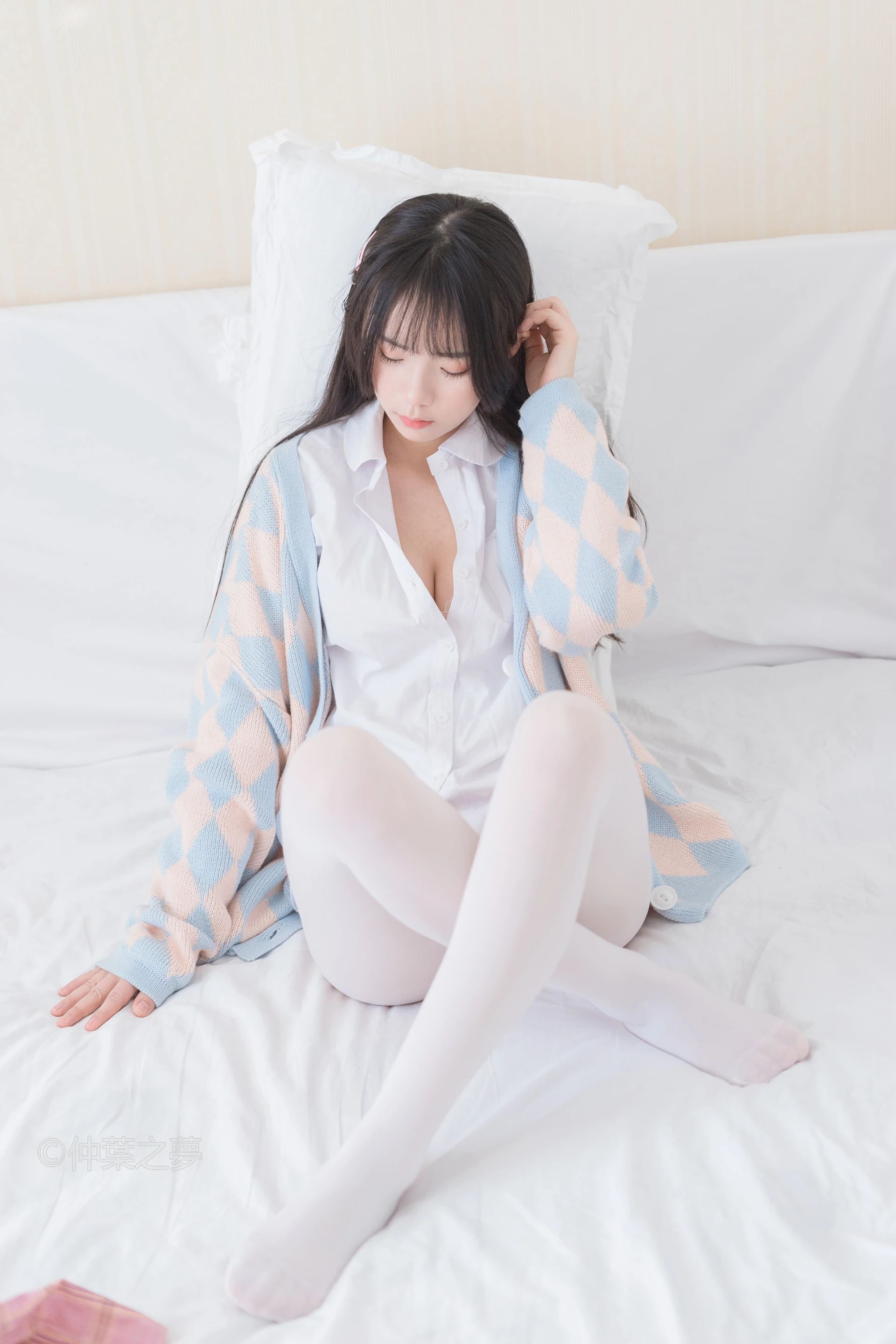 轻兰映画 Grand.007 [128P-696M]白丝, 美腿, 美足, 轻兰映画