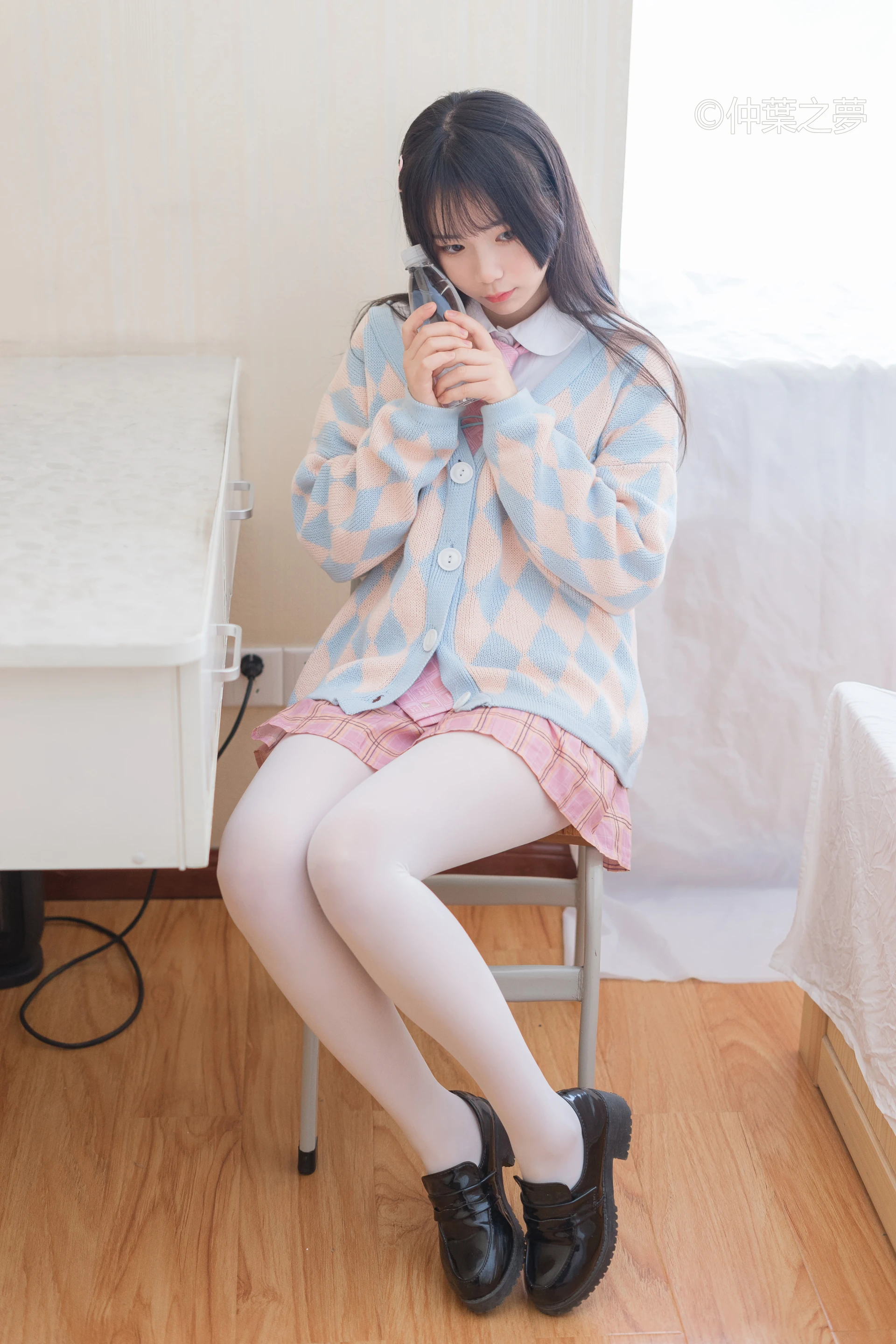 轻兰映画 Grand.007 [128P-696M]白丝, 美腿, 美足, 轻兰映画