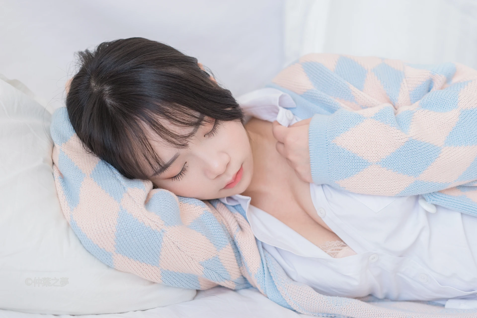 轻兰映画 Grand.007 [128P-696M]白丝, 美腿, 美足, 轻兰映画