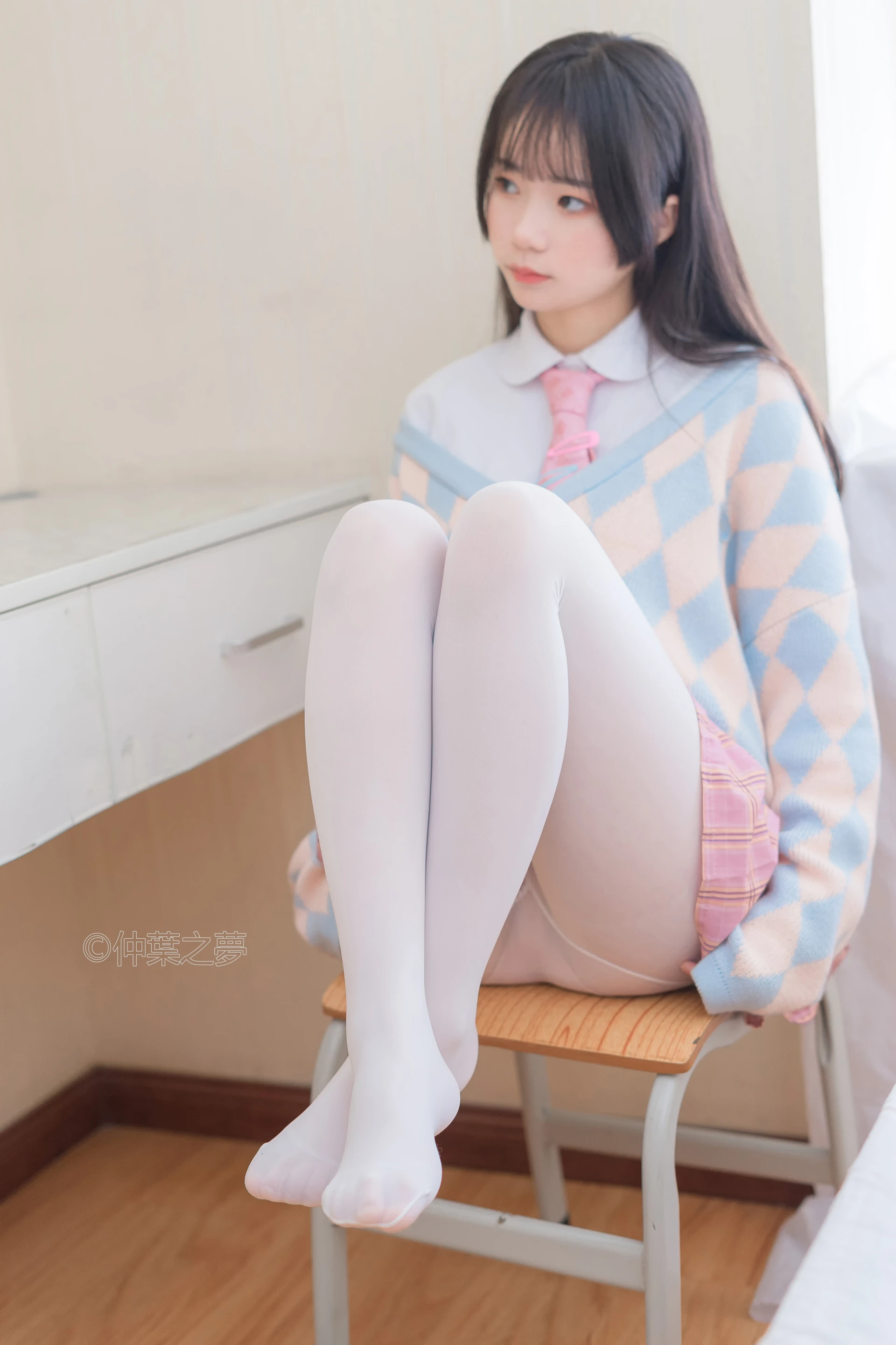 轻兰映画 Grand.007 [128P-696M]白丝, 美腿, 美足, 轻兰映画