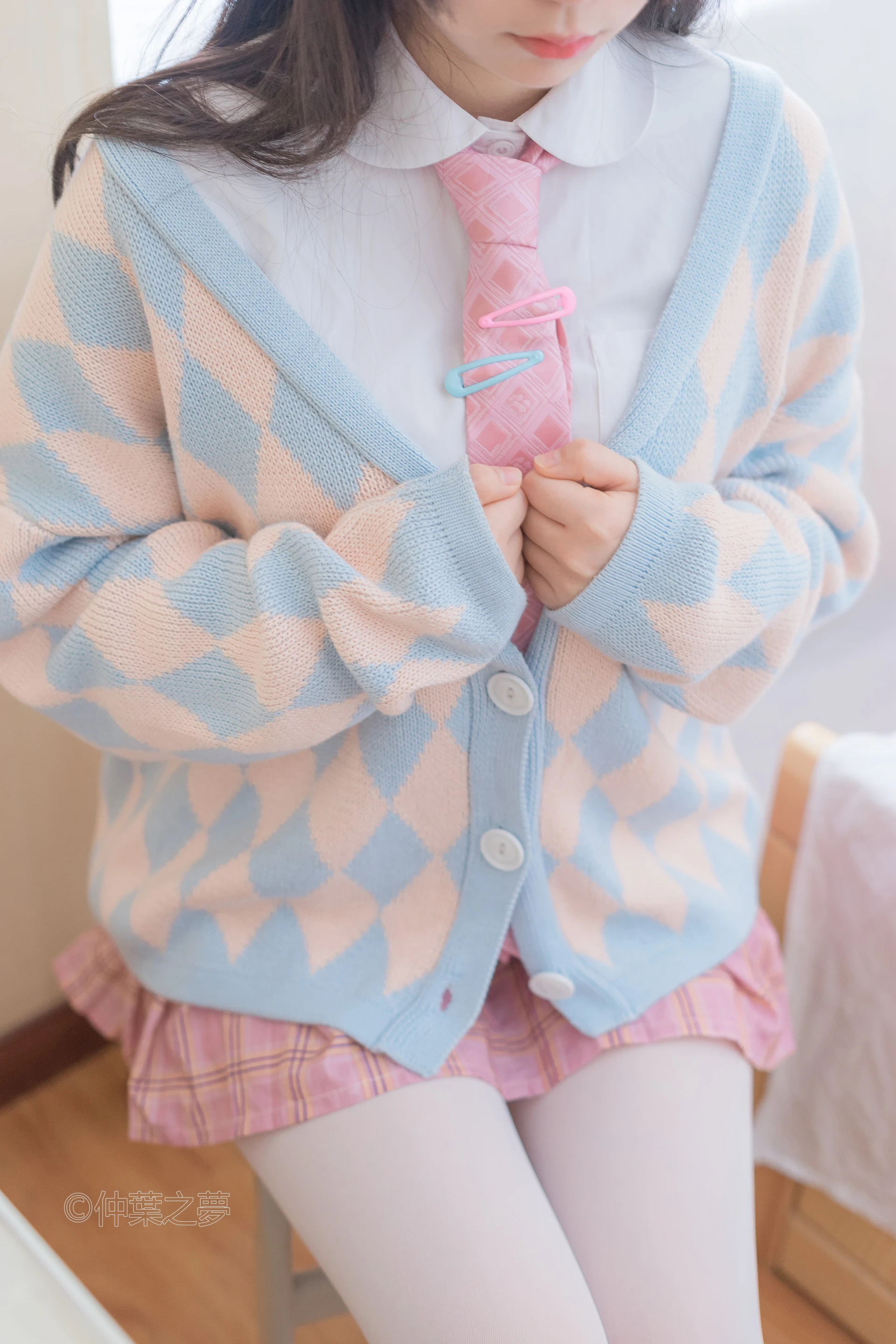 轻兰映画 Grand.007 [128P-696M]白丝, 美腿, 美足, 轻兰映画