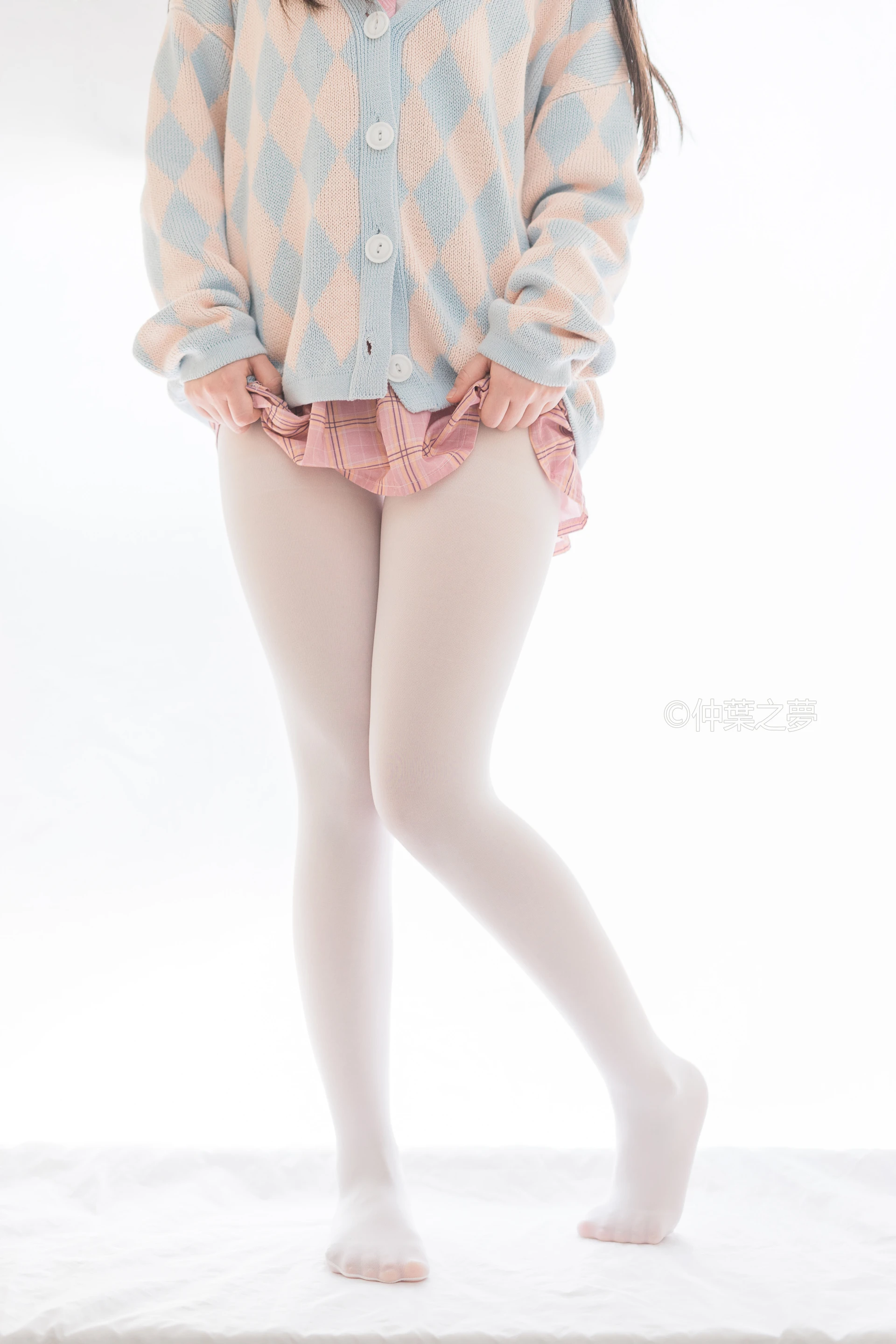 轻兰映画 Grand.007 [128P-696M]白丝, 美腿, 美足, 轻兰映画