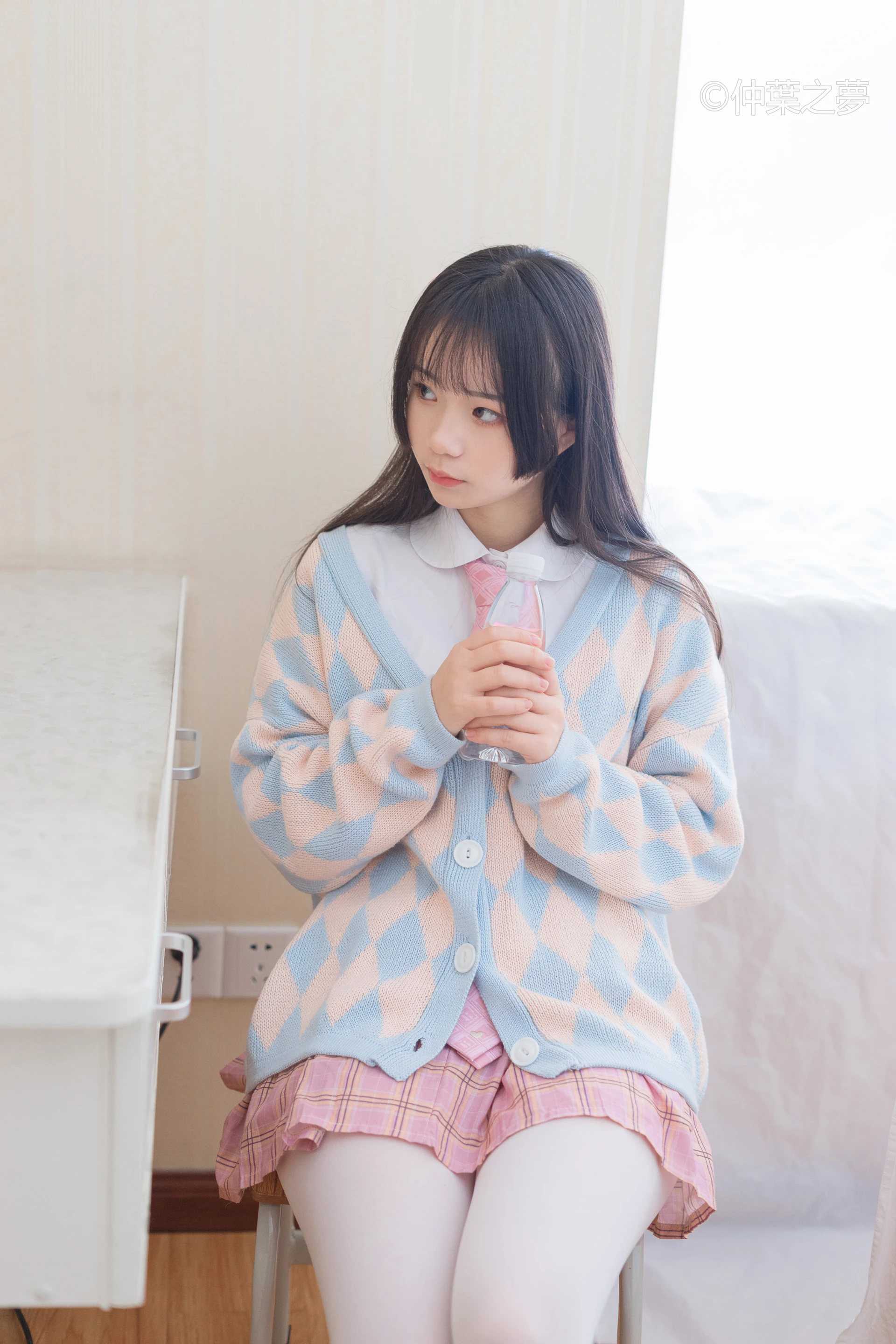 轻兰映画 Grand.007 [128P-696M]白丝, 美腿, 美足, 轻兰映画