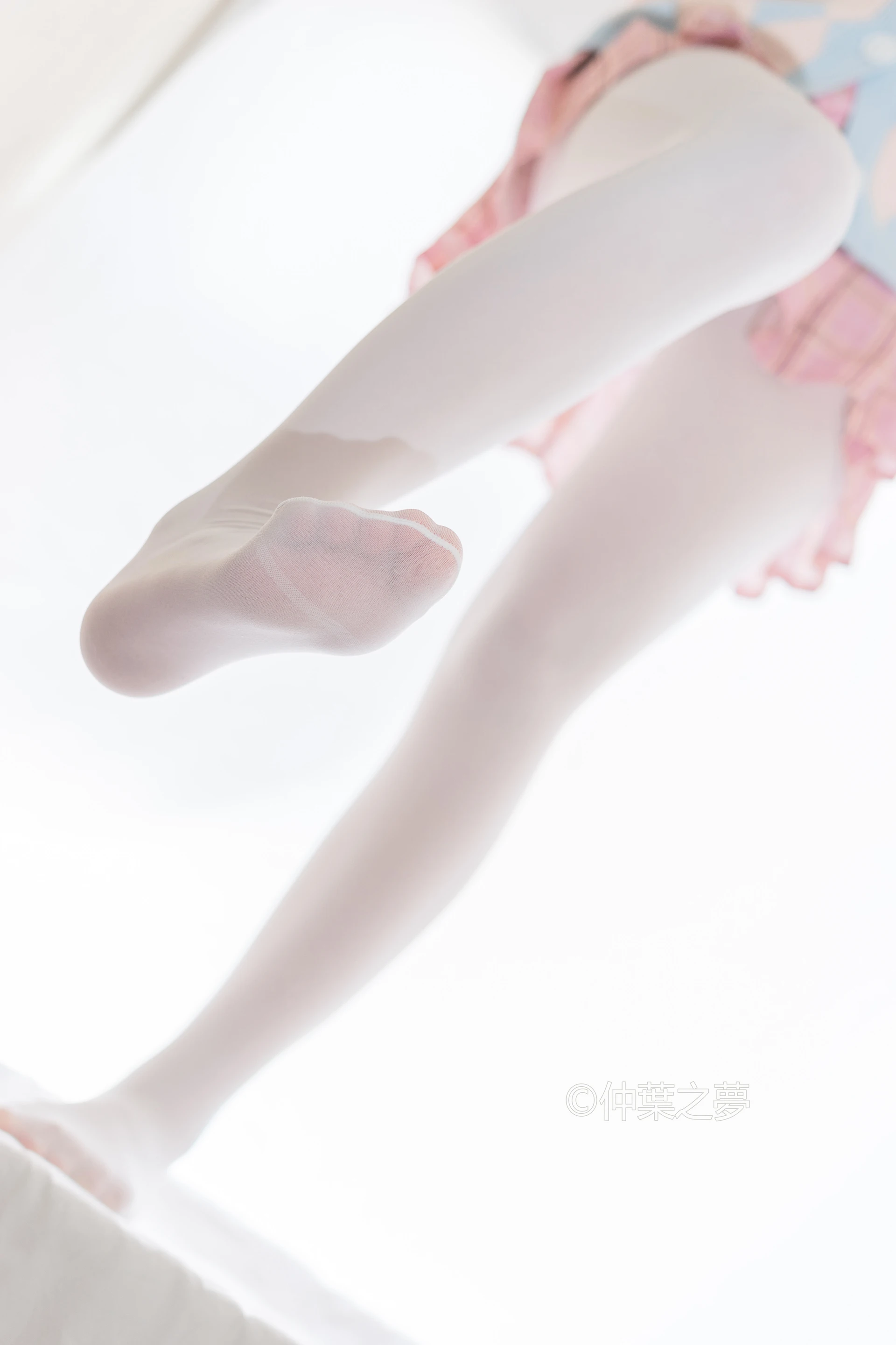 轻兰映画 Grand.007 [128P-696M]白丝, 美腿, 美足, 轻兰映画