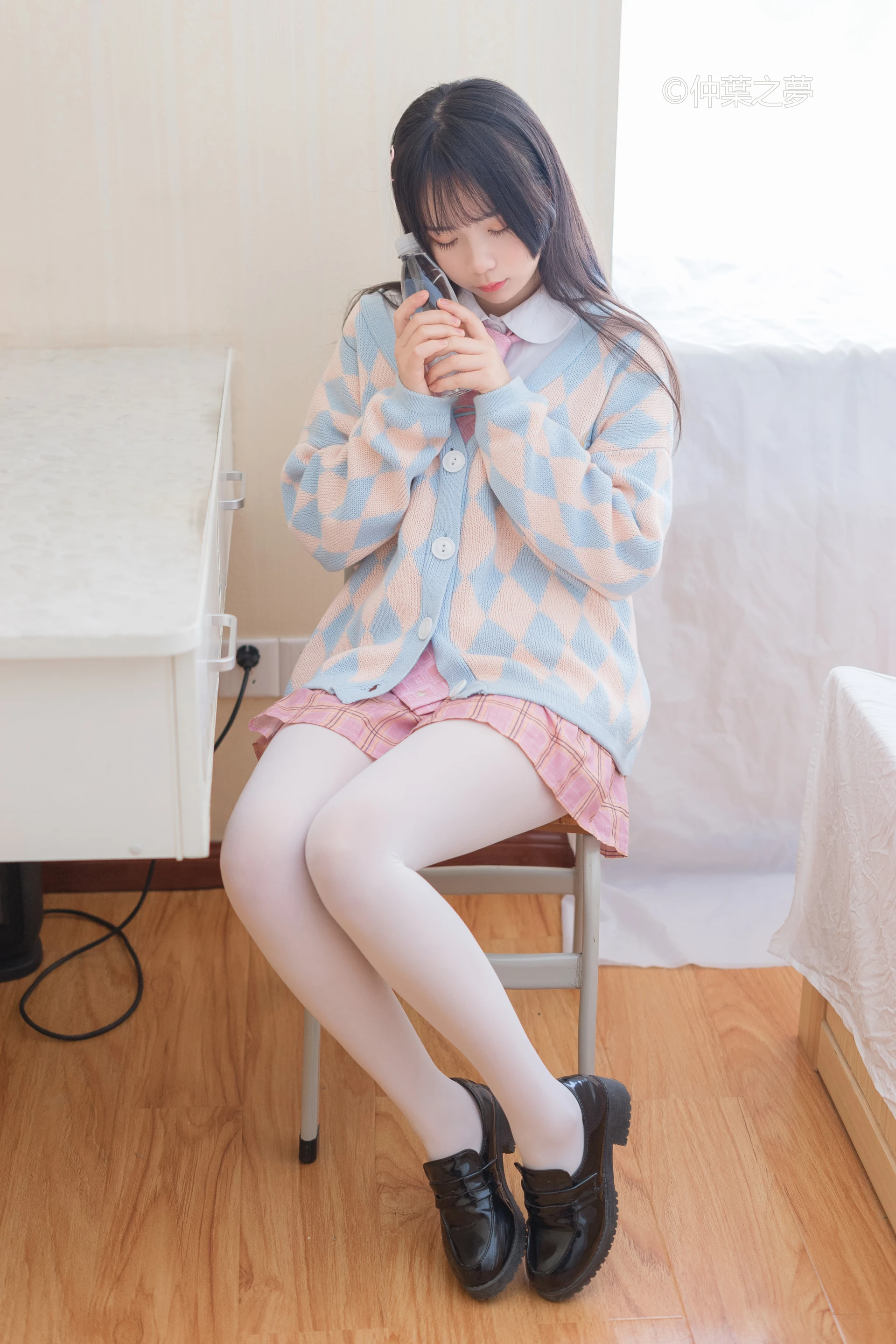 轻兰映画 Grand.007 [128P-696M]白丝, 美腿, 美足, 轻兰映画