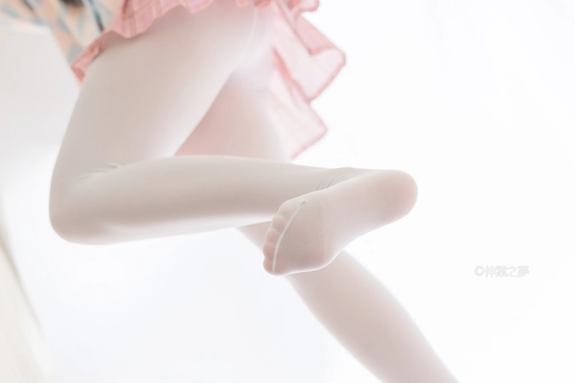 轻兰映画 Grand.007 [128P-696M]白丝, 美腿, 美足, 轻兰映画