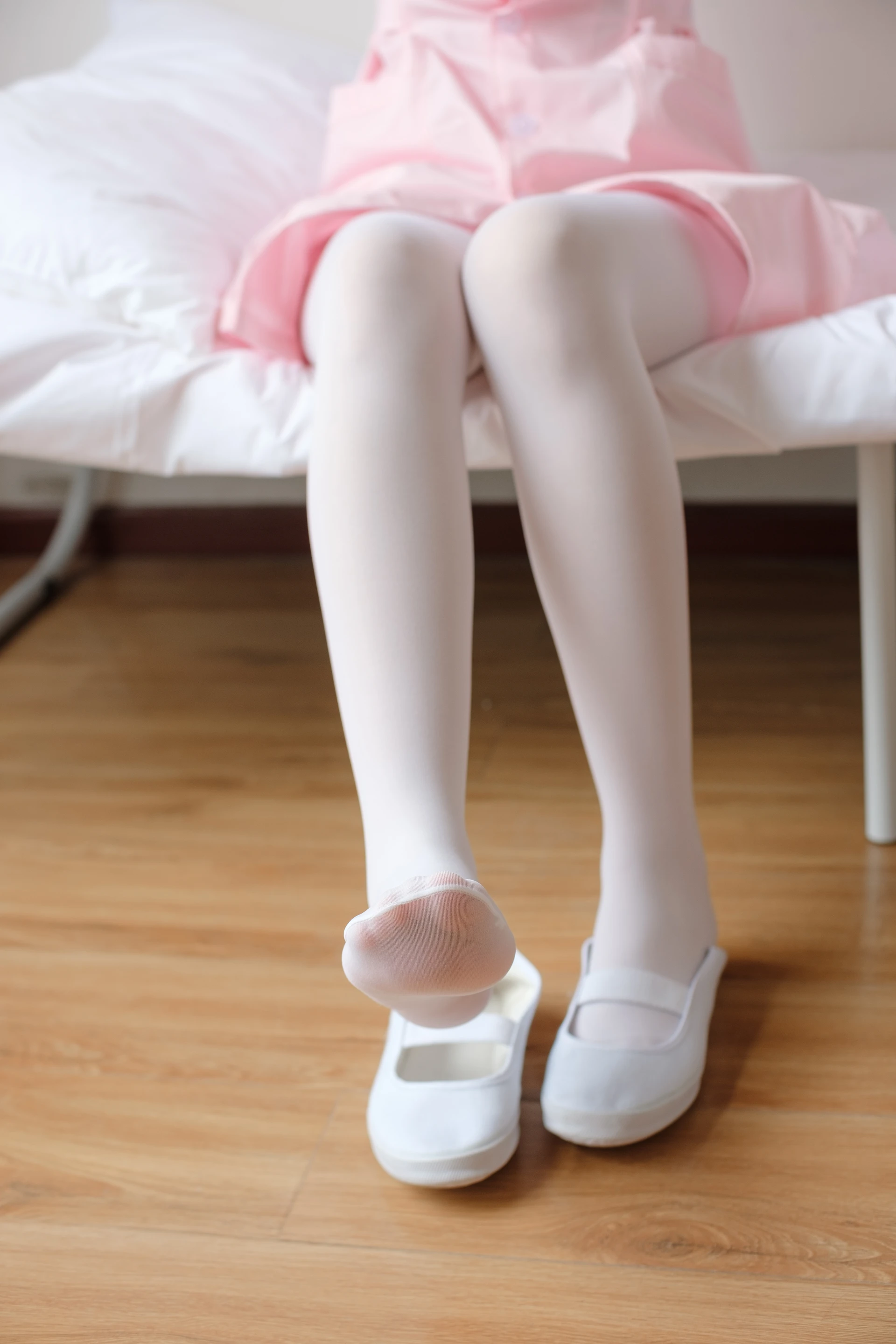 森萝财团 X-021 [167P1V-2.16G]制服, 森萝财团, 白丝, 美腿