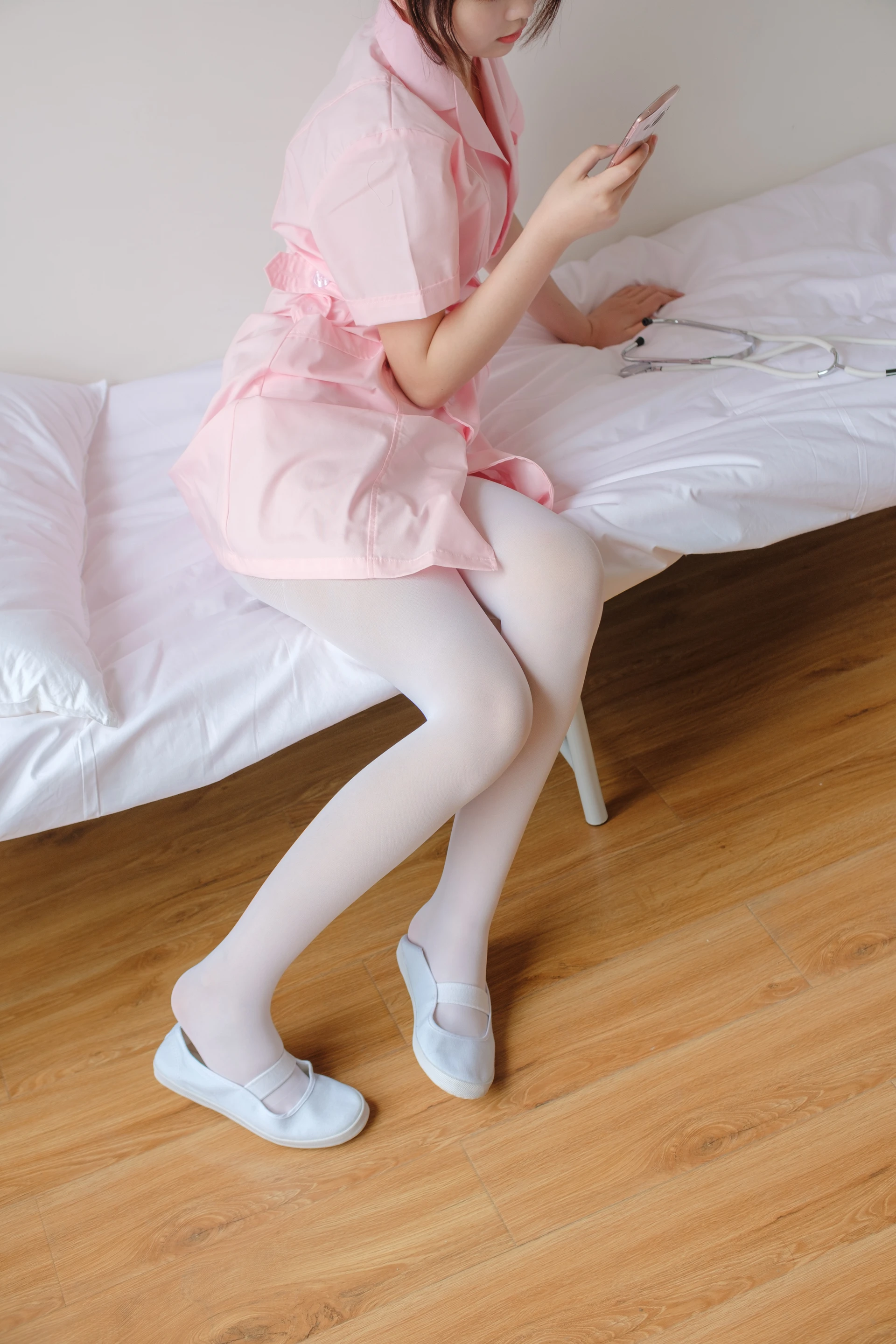 森萝财团 X-021 [167P1V-2.16G]制服, 森萝财团, 白丝, 美腿
