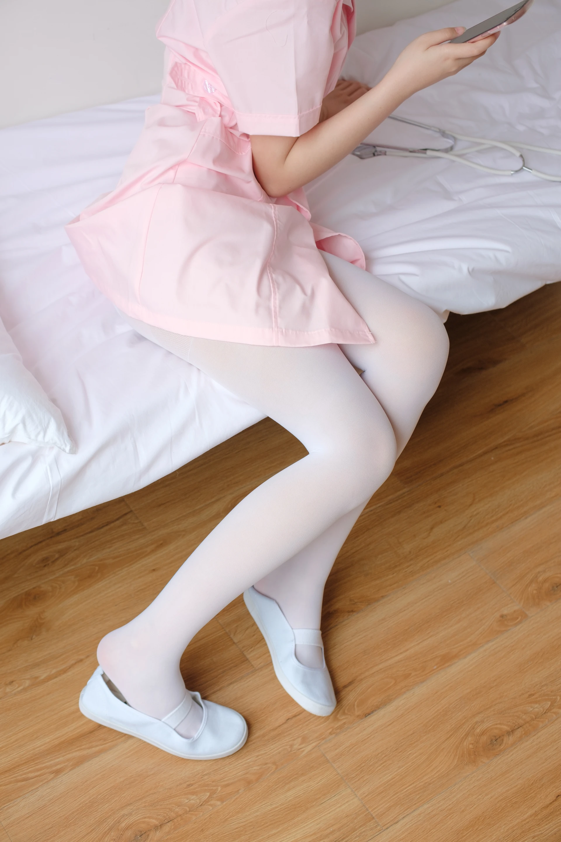 森萝财团 X-021 [167P1V-2.16G]制服, 森萝财团, 白丝, 美腿
