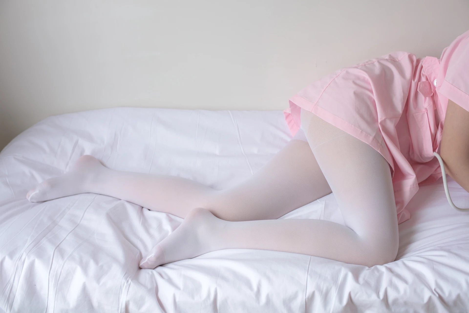森萝财团 X-021 [167P1V-2.16G]制服, 森萝财团, 白丝, 美腿