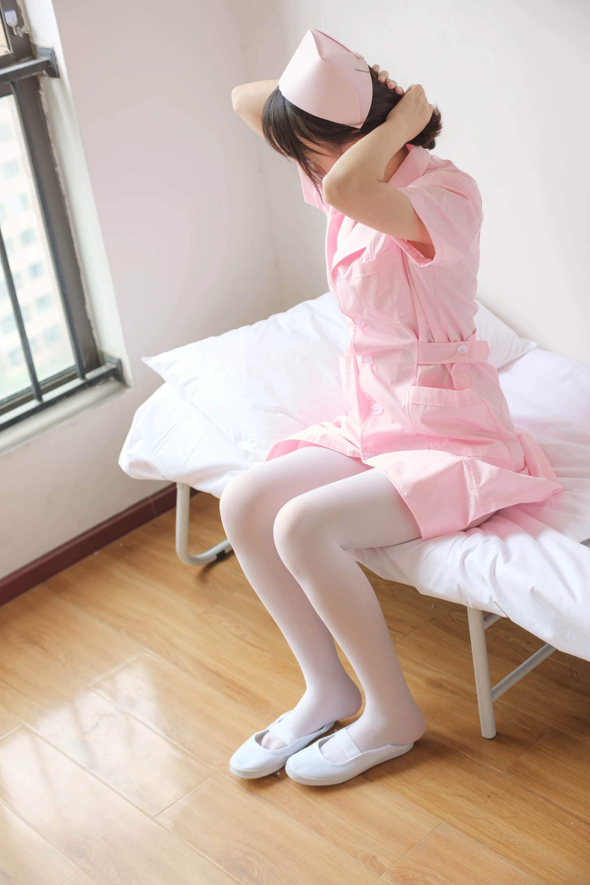森萝财团 X-021 [167P1V-2.16G]制服, 森萝财团, 白丝, 美腿