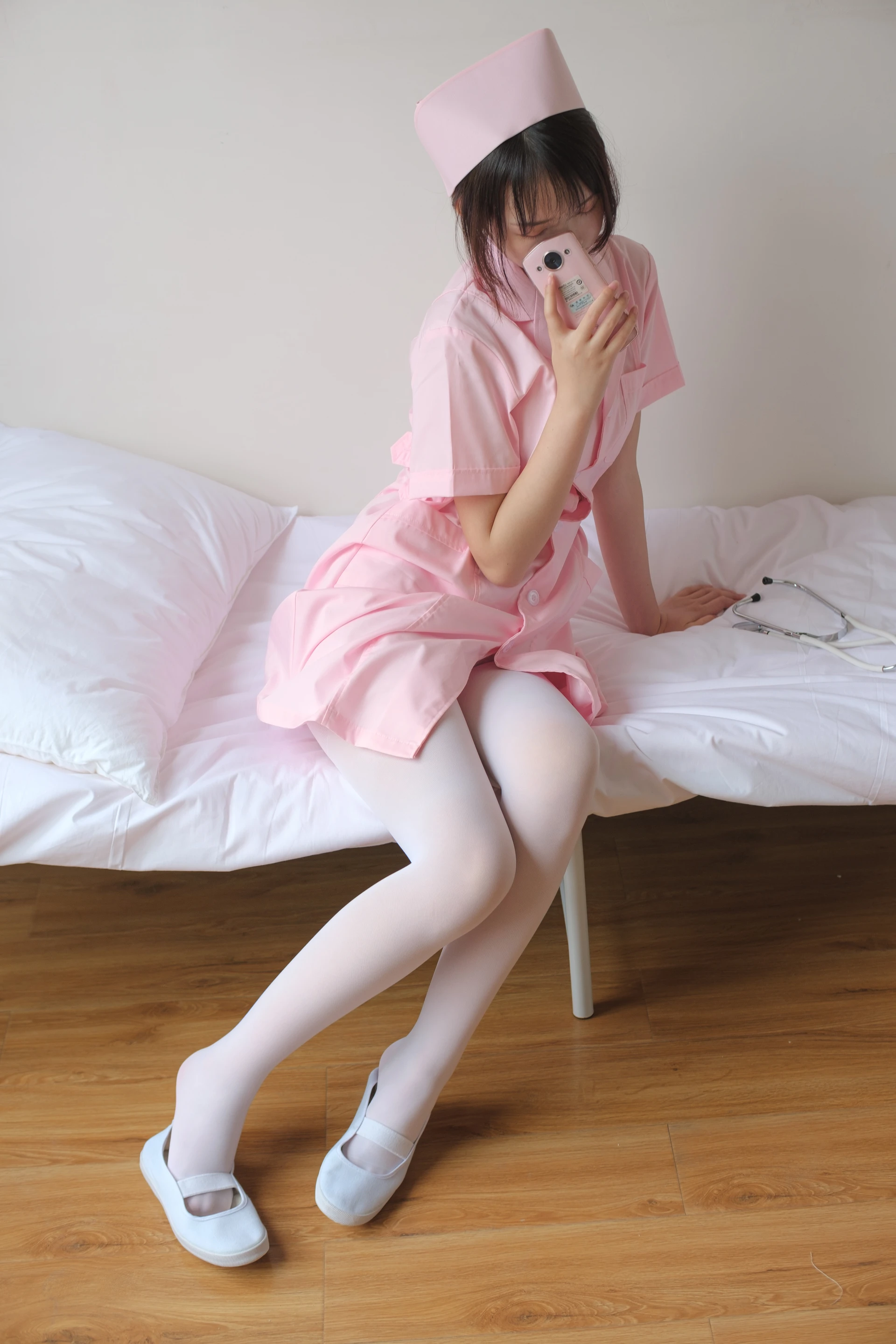 森萝财团 X-021 [167P1V-2.16G]制服, 森萝财团, 白丝, 美腿