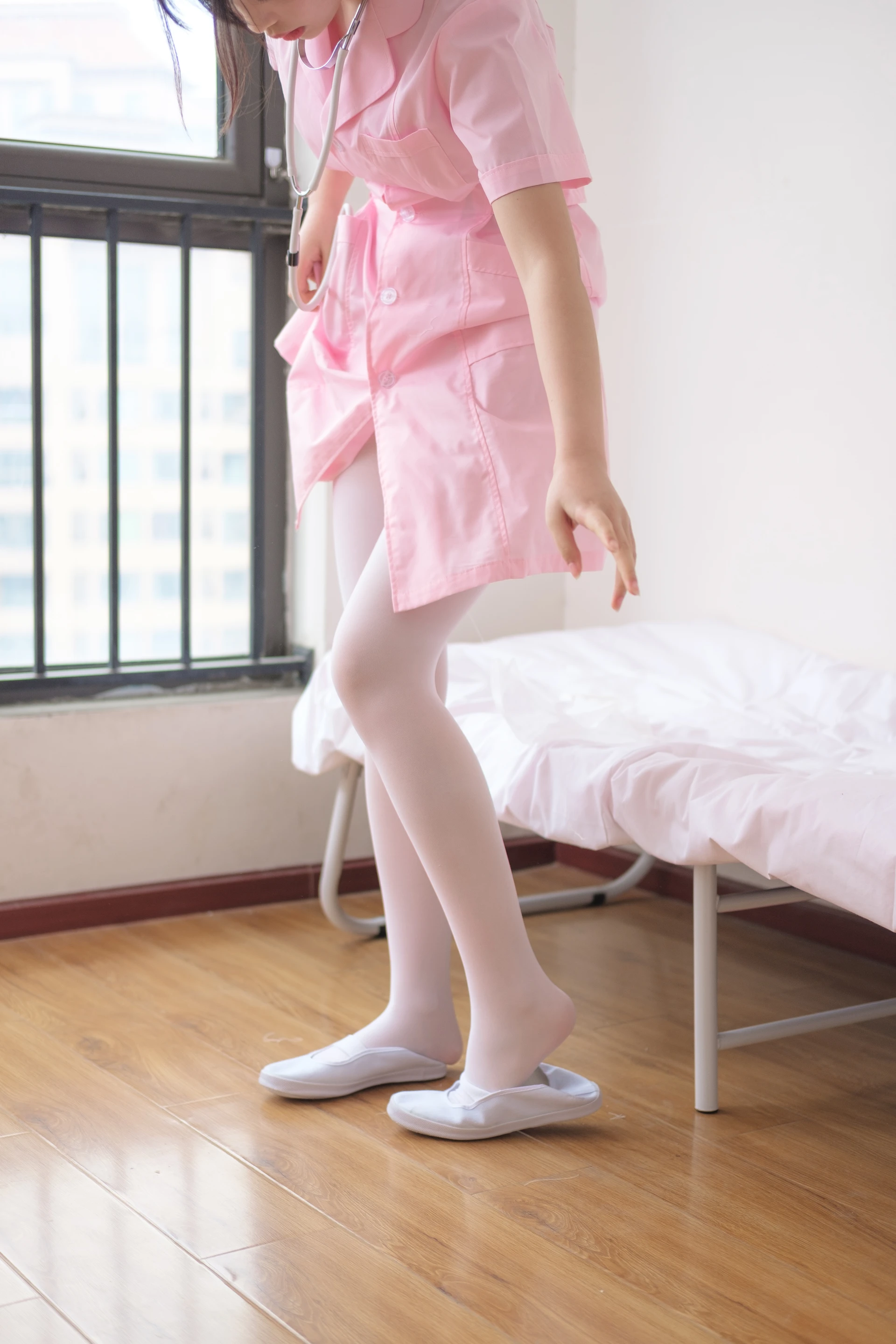 森萝财团 X-021 [167P1V-2.16G]制服, 森萝财团, 白丝, 美腿