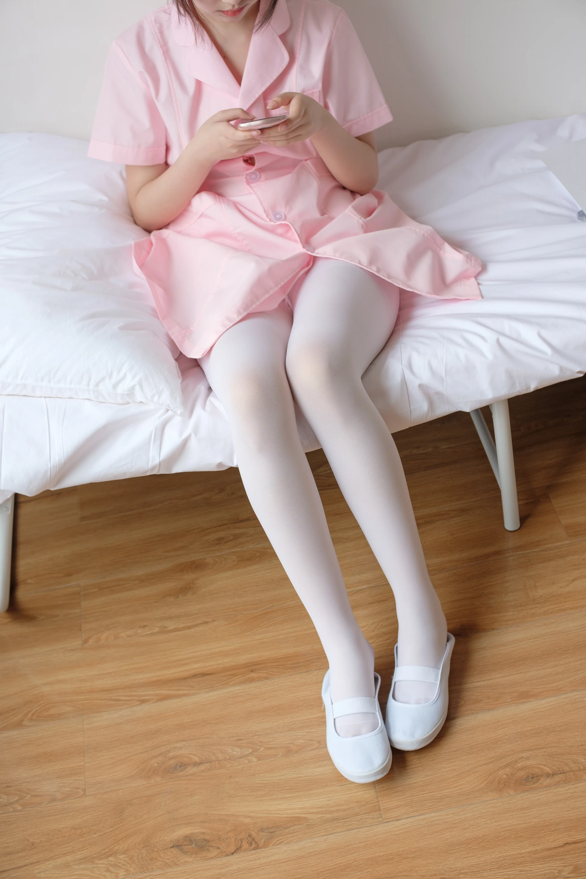 森萝财团 X-021 [167P1V-2.16G]制服, 森萝财团, 白丝, 美腿