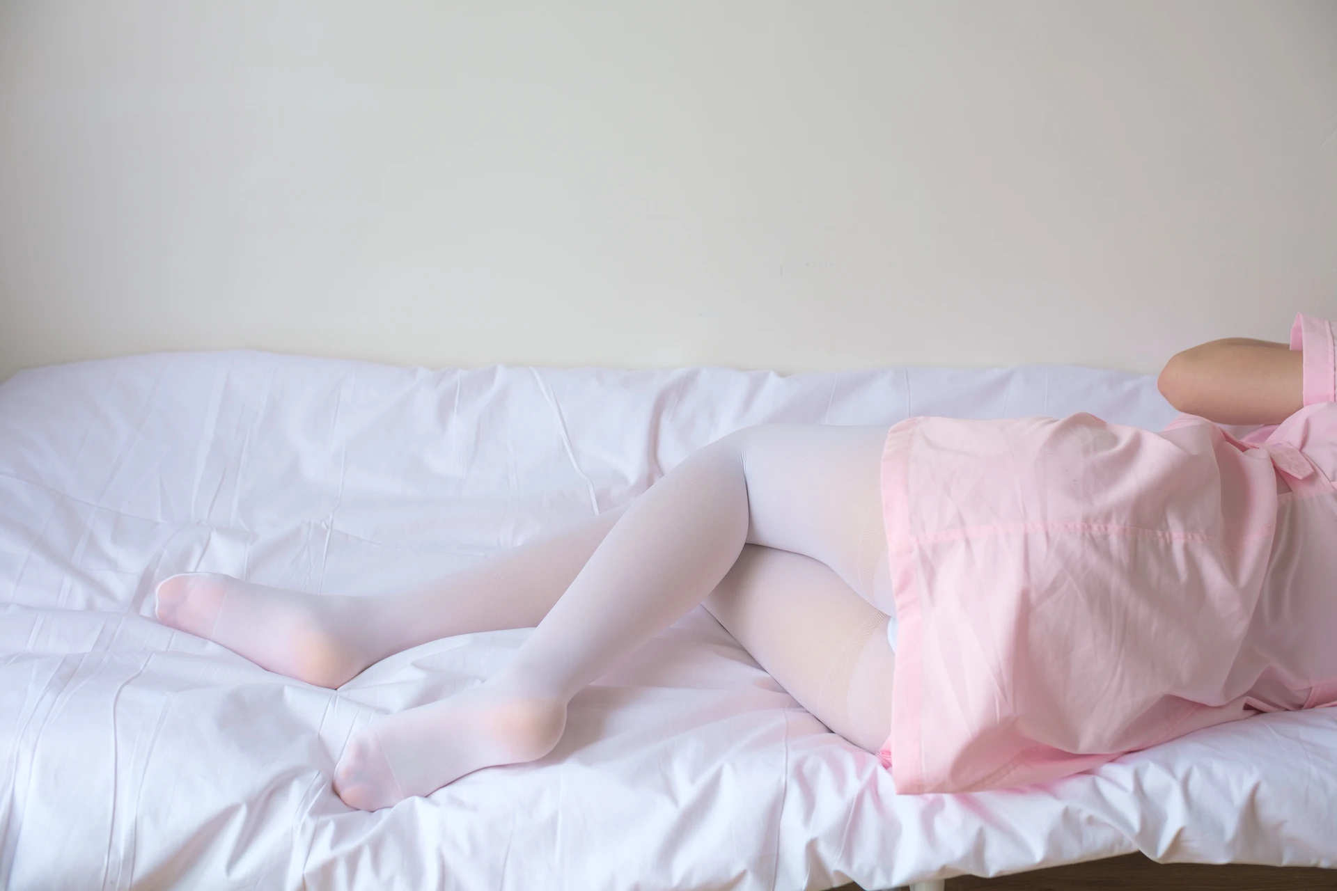 森萝财团 X-021 [167P1V-2.16G]制服, 森萝财团, 白丝, 美腿