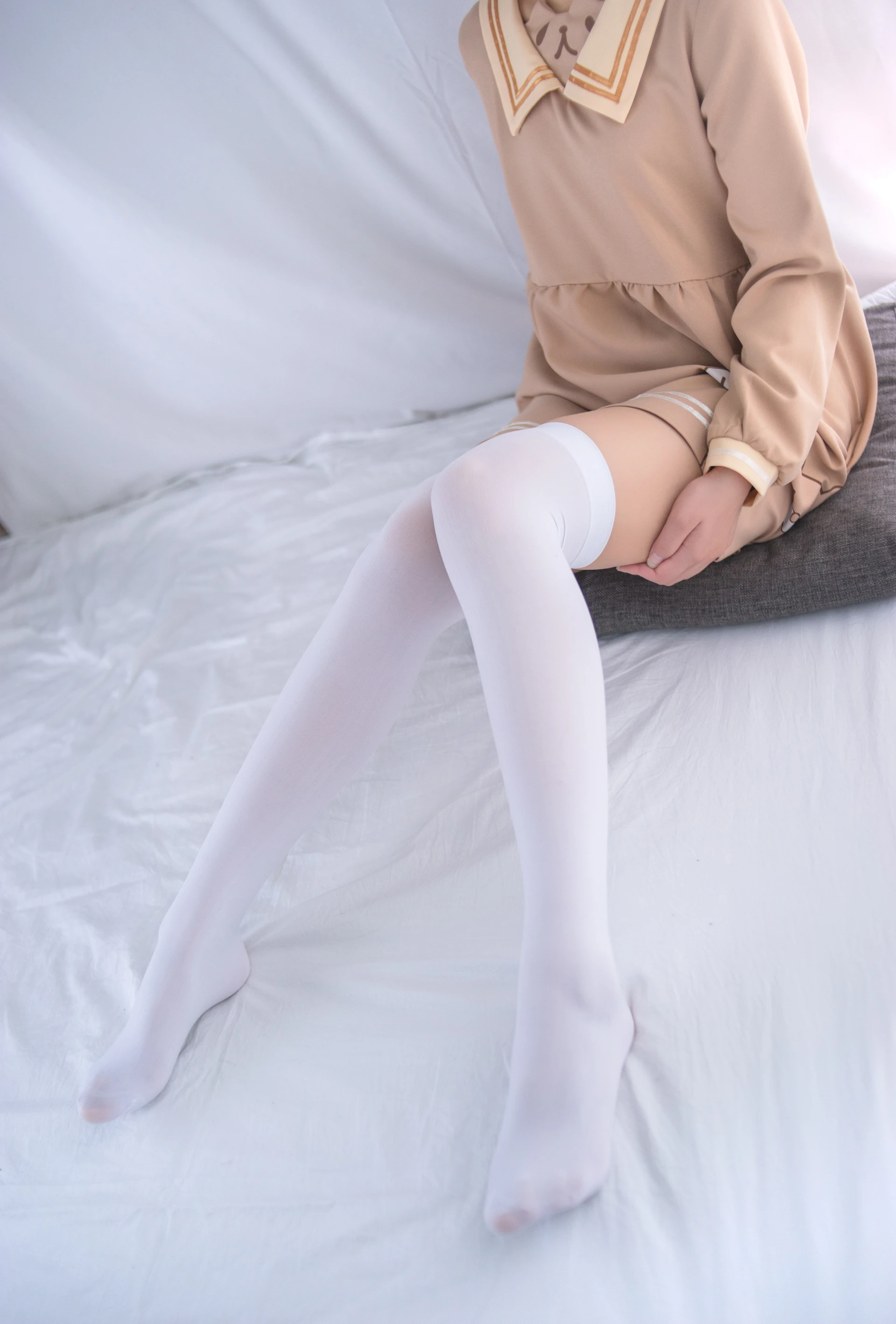 轻兰映画 SPL.006 [112P-867M]白丝, 美腿, 美足, 轻兰映画