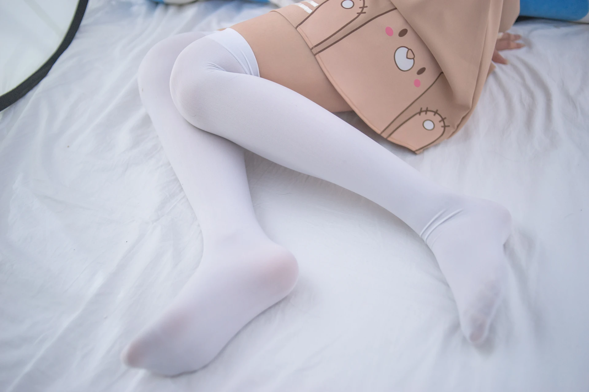 轻兰映画 SPL.006 [112P-867M]白丝, 美腿, 美足, 轻兰映画