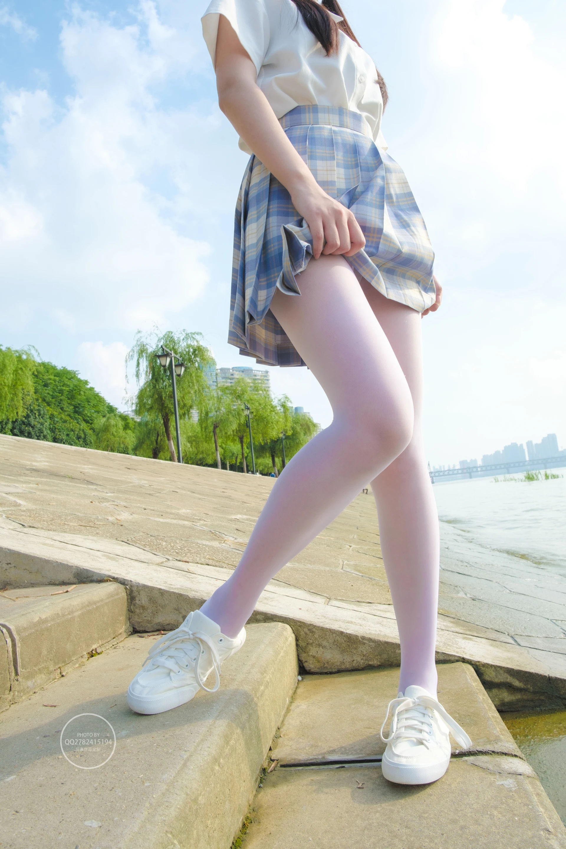 森萝财团 有料-46 小鱼 13D 室外超薄白丝JK制服 [85P-936.2M]JK, JK制服, 制服, 双马尾, 可爱, 小鱼, 有料, 森萝财团, 白丝, 美腿, 美足