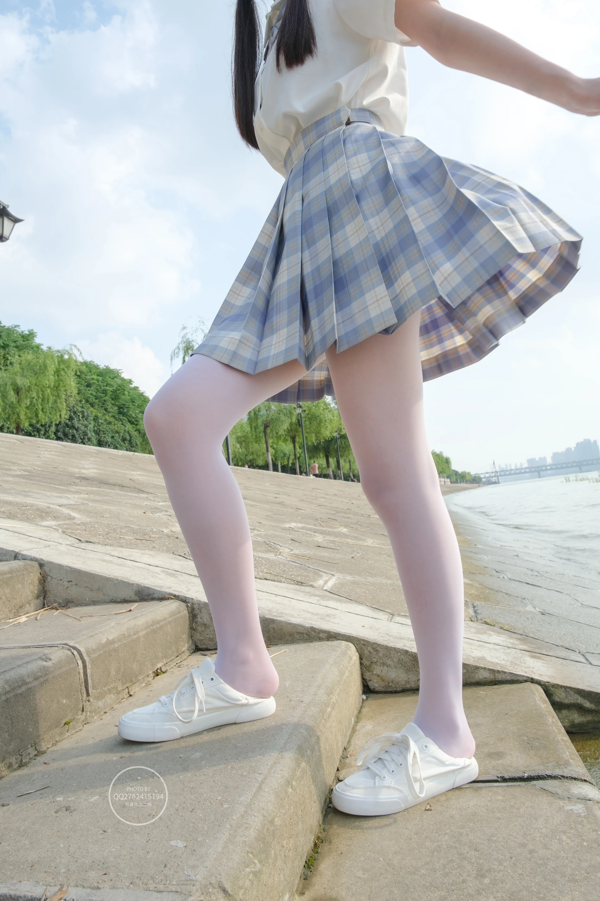 森萝财团 有料-46 小鱼 13D 室外超薄白丝JK制服 [85P-936.2M]JK, JK制服, 制服, 双马尾, 可爱, 小鱼, 有料, 森萝财团, 白丝, 美腿, 美足