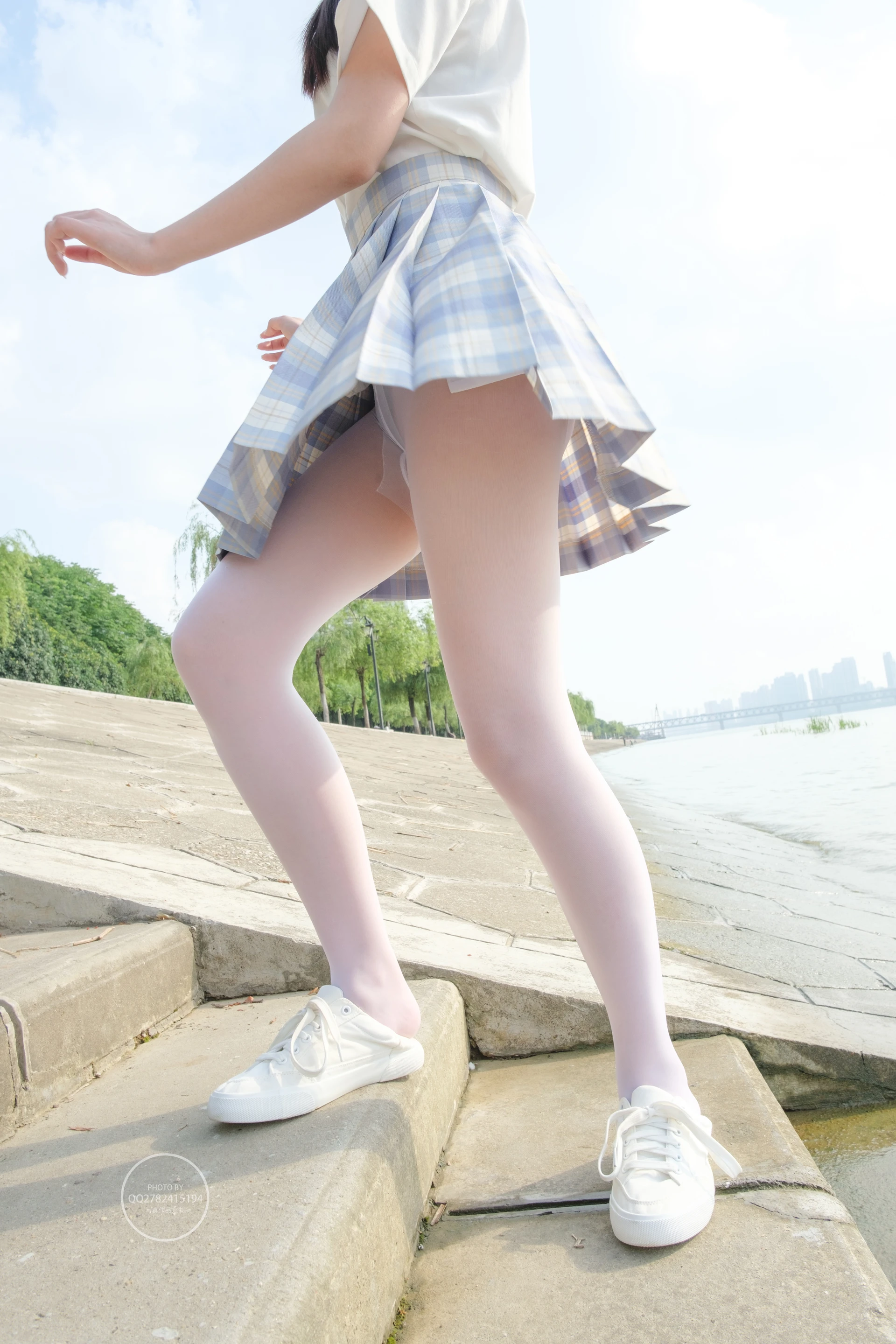 森萝财团 有料-46 小鱼 13D 室外超薄白丝JK制服 [85P-936.2M]JK, JK制服, 制服, 双马尾, 可爱, 小鱼, 有料, 森萝财团, 白丝, 美腿, 美足