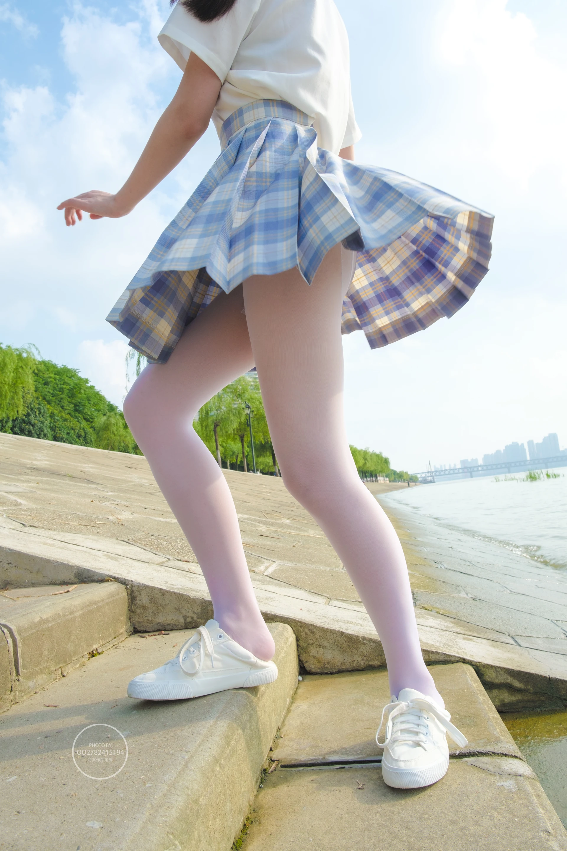 森萝财团 有料-46 小鱼 13D 室外超薄白丝JK制服 [85P-936.2M]JK, JK制服, 制服, 双马尾, 可爱, 小鱼, 有料, 森萝财团, 白丝, 美腿, 美足